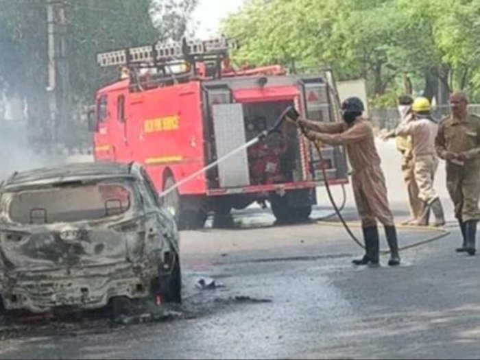 Mobil Pengantin Terbakar, Polisi India Bantu Antarkan Mempelai Pria ke Lokasi Pernikahan