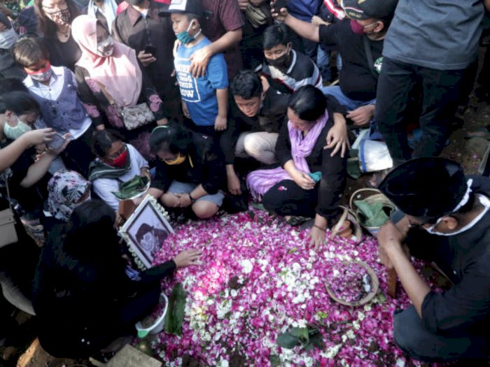 Pihak Keluarga Didi Kempot Minta Sobat Ambyar Untuk Tunda Ziarah ke Makam Sang Idola