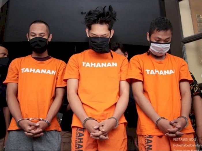 FOTO: Penampakan Ferdian Paleka Diborgol dan Pakai Baju Tahanan