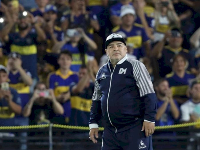 Tanda Tangani Jersey, Cara Maradona Bantu Lawan Virus Corona