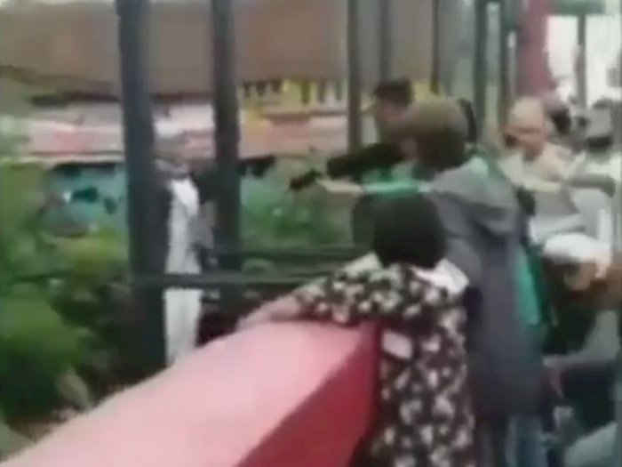 Bikin Heboh, Wanita Ini Ancam Lompat dari Jembatan Merah Bogor