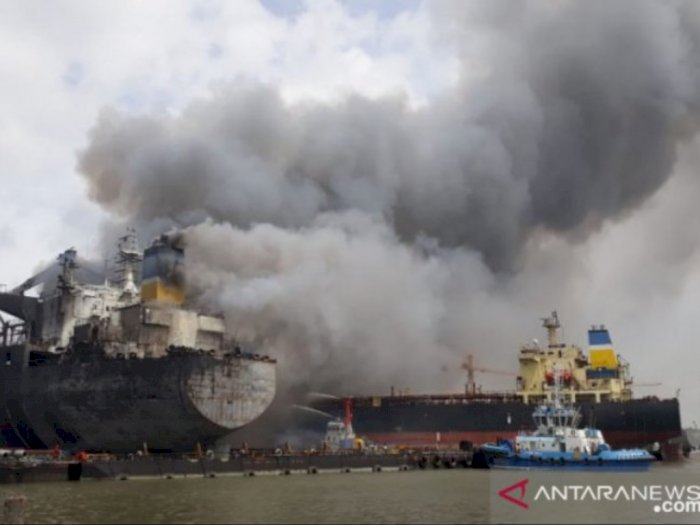Tim SAR Lakukan Penyelidikan Terkait Penyebab Kebakaran Kapal Tanker di Belawan