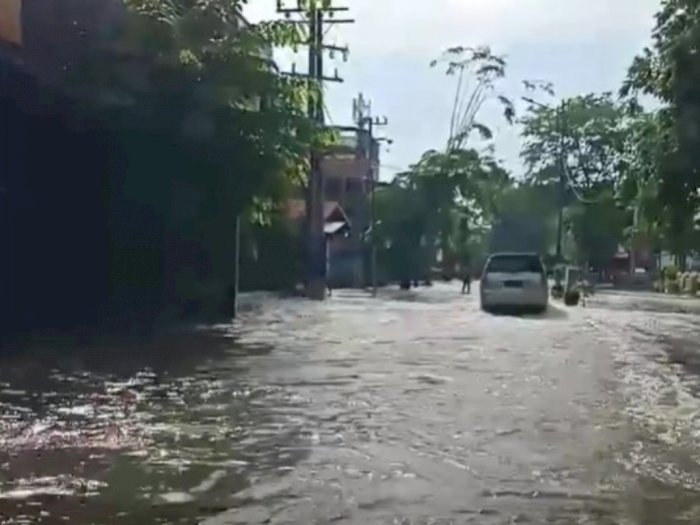 Hujan Lebat Pada Malam Hari, Sejumlah Kawasan di Medan Masih Dilanda Banjir Hingga Pagi 