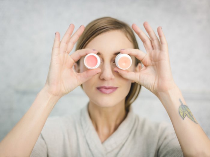Supaya Hasilnya Maksimal, Ini 3 Aturan Pakai Eye Cream yang Tepat