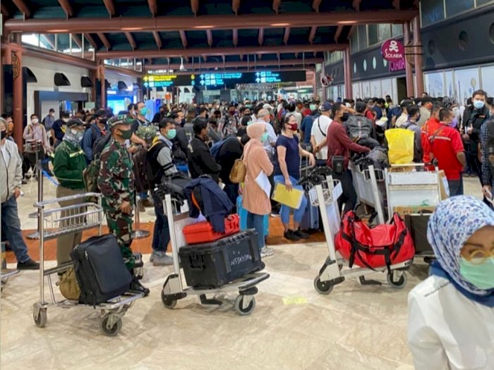 Bandara Soetta Disesaki Penumpang, Tidak Ada Social Distancing