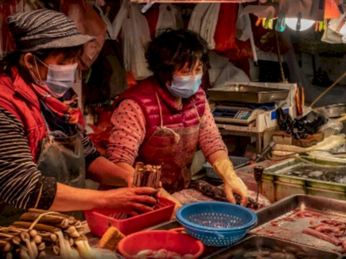 Ilmuwan Sebut Virus Corona Bukan dari Pasar Wuhan