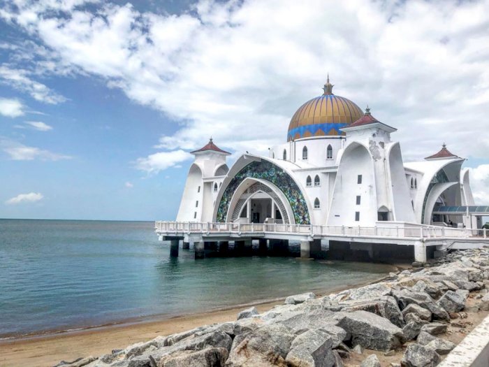 FOTO: Potret Masjid Selat Melaka, Masjid Terapung Ikonik di Malaysia