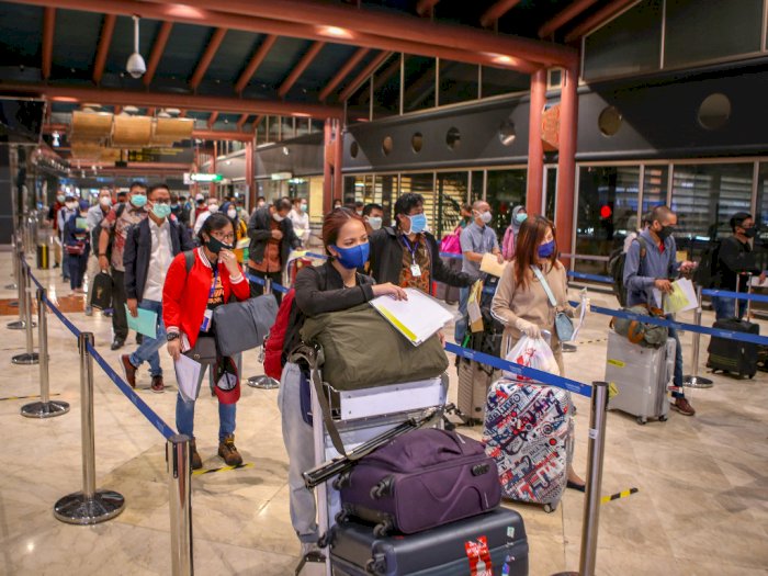 Ratusan Orang Ditolak Terbang dari Bandara Soetta, Kok Bisa?