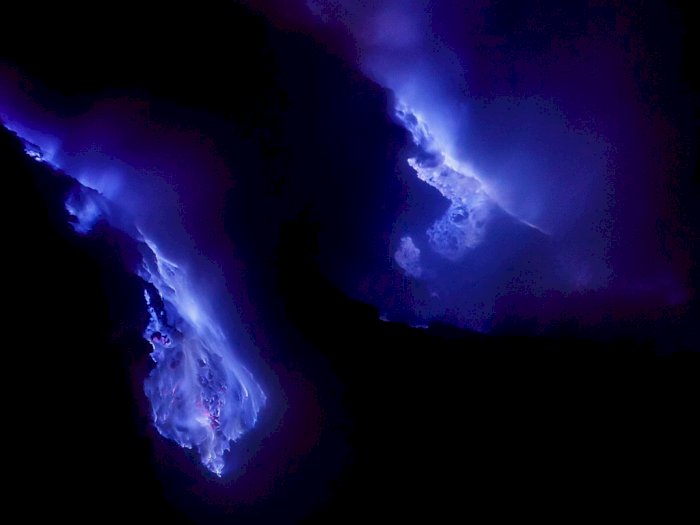 Fenomena Langka 'Blue Fire' di Gunung Ijen, Banyuwangi