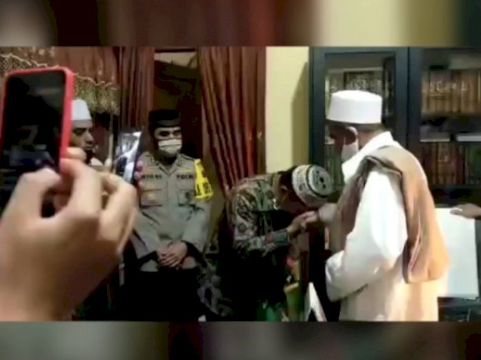 Buntut Cekcok Petugas Satpol PP Minta Maaf ke Habib Umar, Netizen: Kebalik