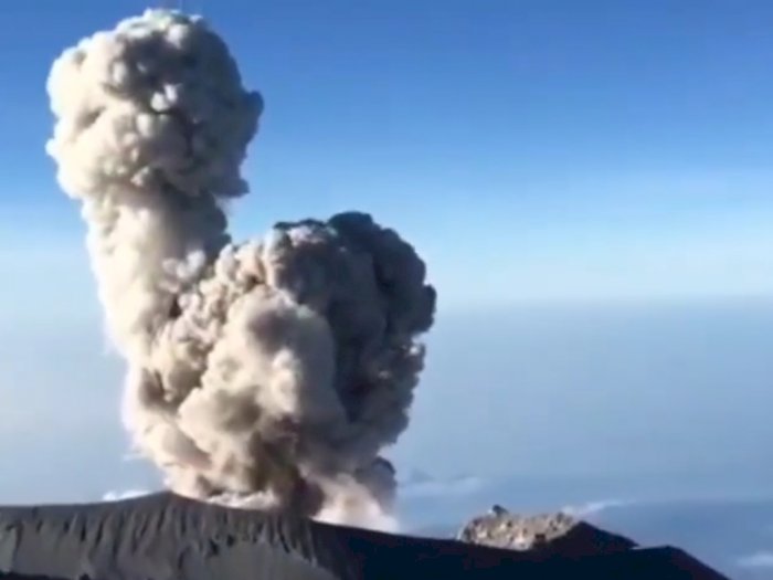 Viral Erupsi Gunung Semeru Terjadi di Hari Lebaran 2020