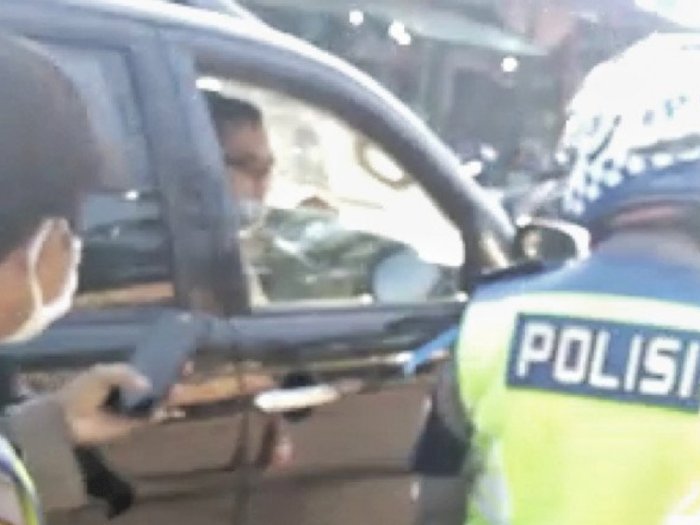 Tak Pakai Masker, Oknum Polisi di Bandung Malah Marahi dan Ajak Berkelahi Temannya