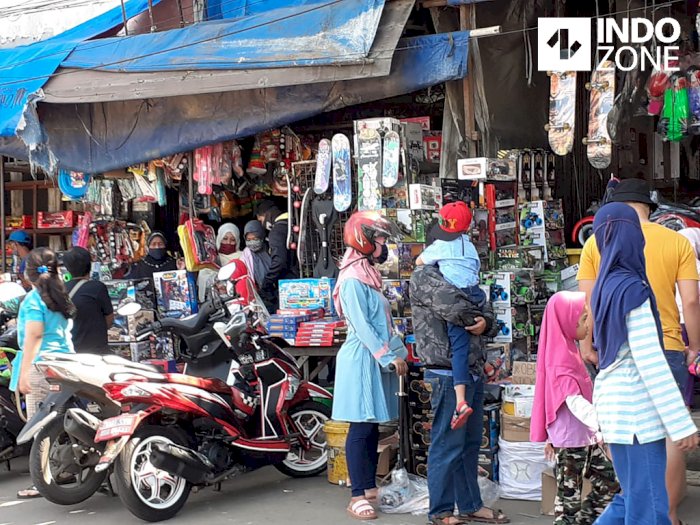 FOTO:  Idul Fitri Hari Kedua, Pasar Mainan Gembrong Diserbu Bocah yang Baru Dapat THR