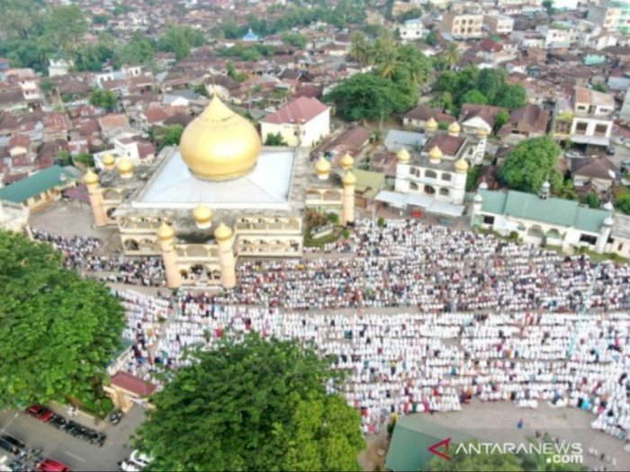 Ribuan Umat Islam di Padangsidimpuan Gelar Shalat Idul Fitri di Pelataran Masjid Al Abror 