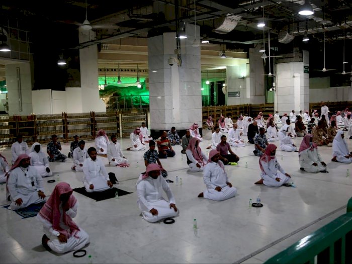 Sebelum Dibuka Akhir Pekan Ini, Sebanyak 90 Ribu Masjid di Saudi Disterilkan