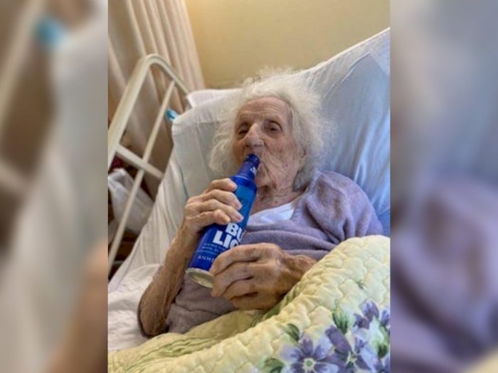 Sembuh dari COVID-19 Nenek 103 Tahun di AS Meminta Dibelikan Bir Dingin