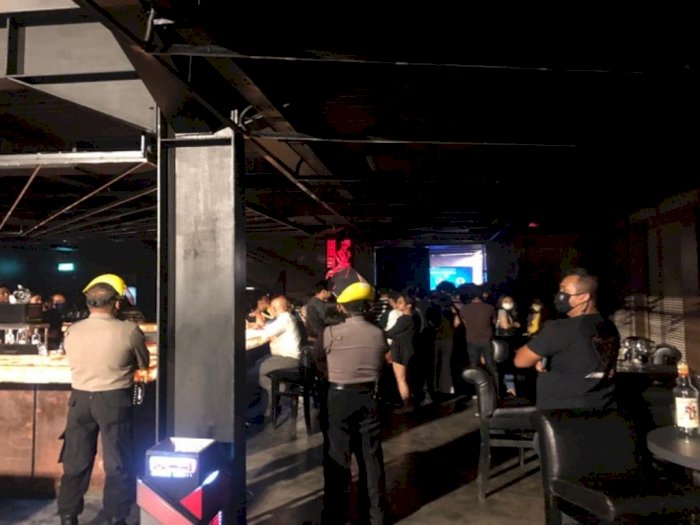 Polisi Bubarkan Pengunjung Shoot Bar Medan karena Langgar Protokol Covid-19