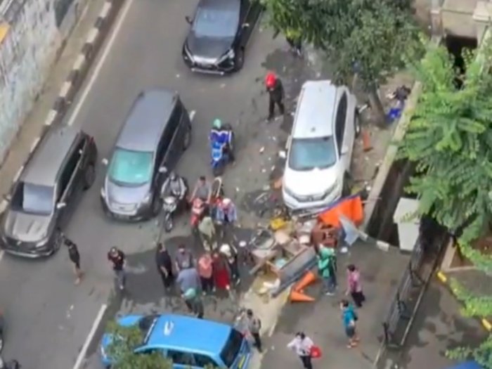Viral Mobil Tabrak Tukang Bakso di Jaksel, Polisi Langsung Olah TKP
