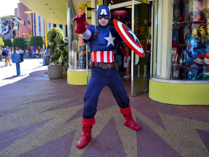 Aturan Baru di Universal Studio, Jangan Colak-Colek Captain America!