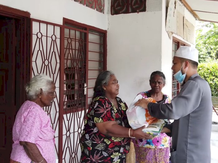 Di Tengah Corona, Ustadz Ini Keliling Bantu Kuil dan Keluarga India Kurang Mampu