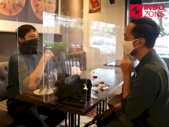 FOTO: New Normal, Restoran di Jakarta Terapkan Protokol Kesehatan