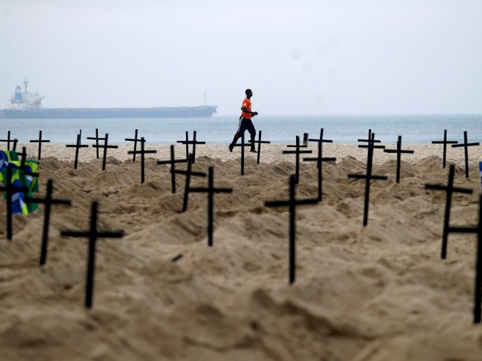 FOTO: Protes Pemerintah, Pantai di Brasil Jadi Kuburan Massal