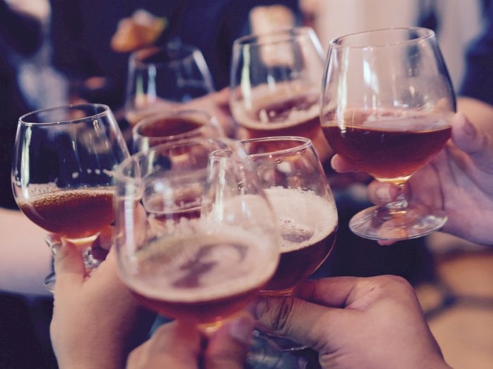 Fakta di Balik Minuman Beralkohol yang Menghangatkan Badan