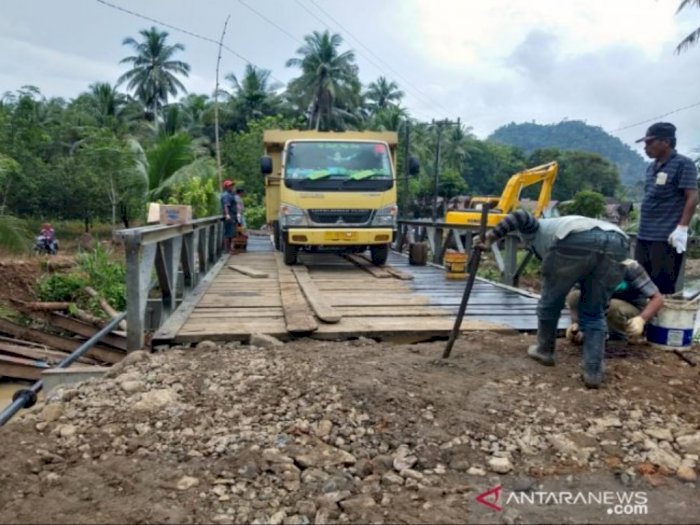 Akses 7 Dusun di Tapanuli Selatan Kembali Normal Usai Jembatan Bailey Dipasang