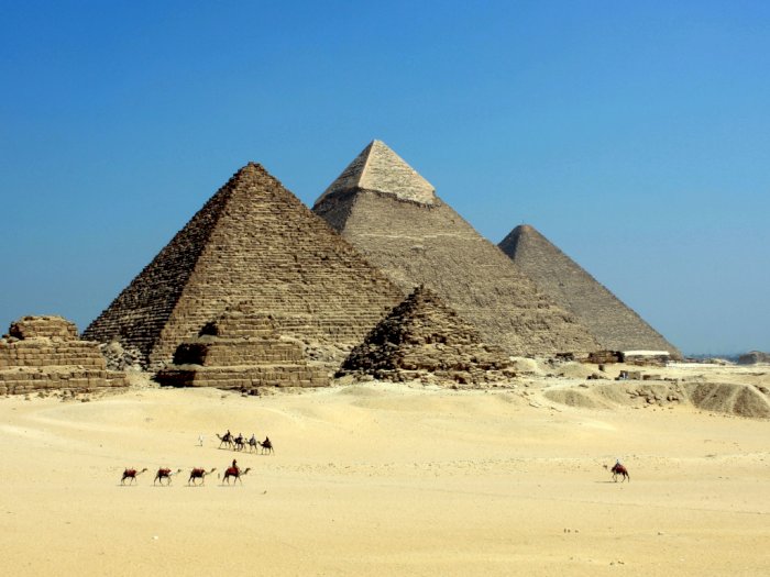 Segera Menyambut Turis Kembali, Piramida di Mesir Mulai Dibersihkan