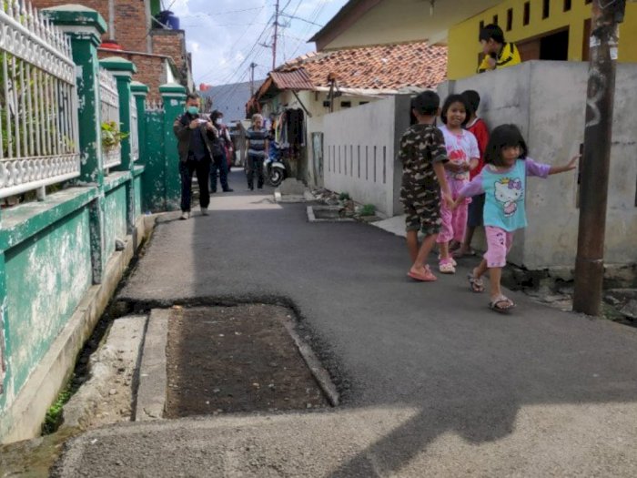 Viral Kuburan Ada di Jalan Gang Sempit Jakarta, Apa Reaksi Warga Sekitar?