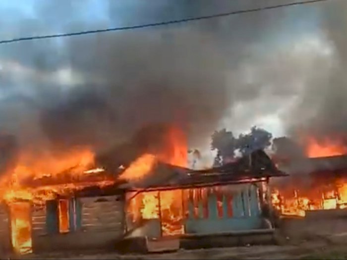Diduga Korslet Jadi Penyebab Kebakaran, 7 Rumah di Simalungun Hangus 