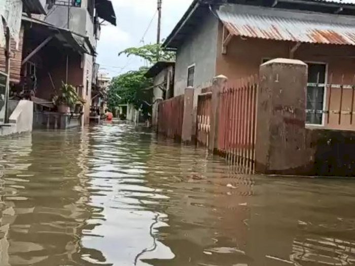 Hujan Deras Sebabkan Pemukiman Warga di Medan Maimun Tergenang Banjir