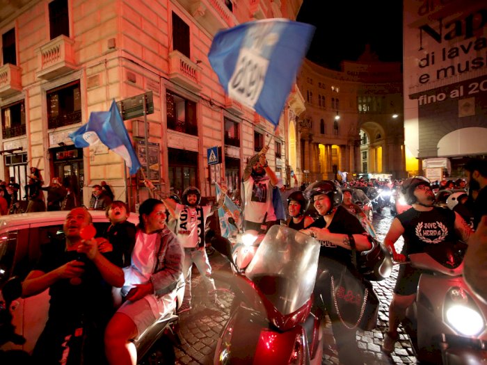 FOTO: Suporter Napoli Turun ke Jalan Rayakan Gelar Coppa Italia