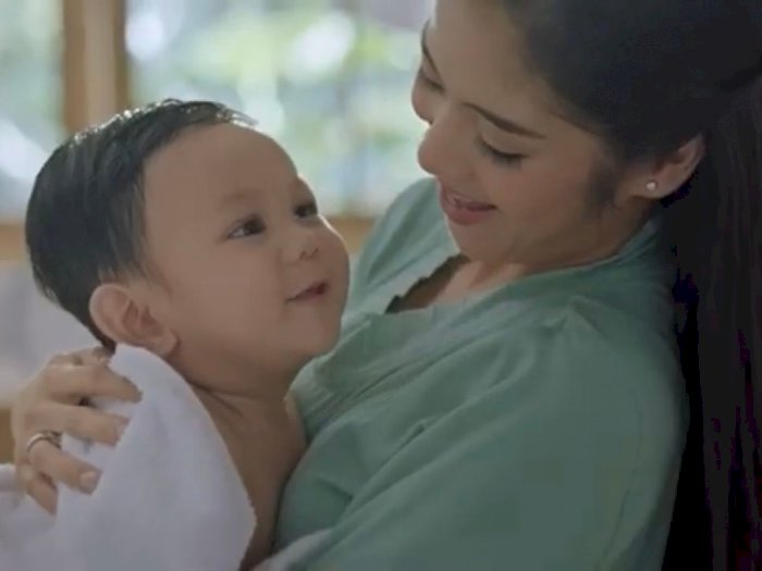 Bayi Bintang Iklan Ini Mendadak Viral karena Punya Wajah Mirip Menhan Prabowo Subianto