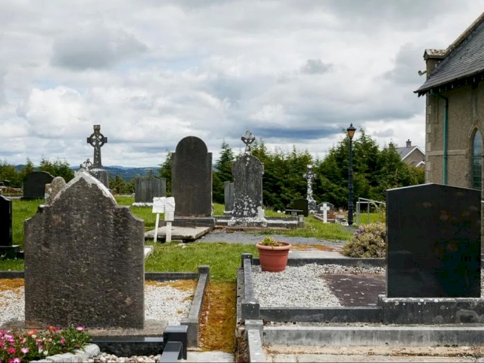 Mitos Tanah Kuburan Ajaib di Irlandia Utara