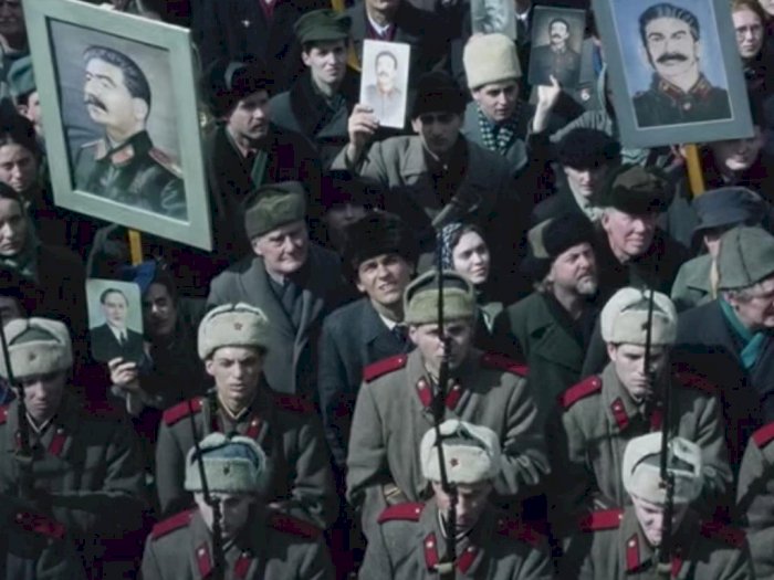 "The Death of Stalin (2017)" - Kisah Joseph Stalin yang Dikemas Dalam Komedi