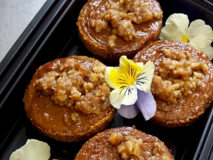 Almonds Crumble Cake