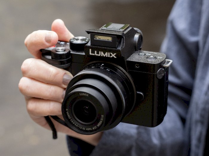 Panasonic Rilis Kamera Lumix DC-G100, Cocok Digunakan untuk Vlogging!