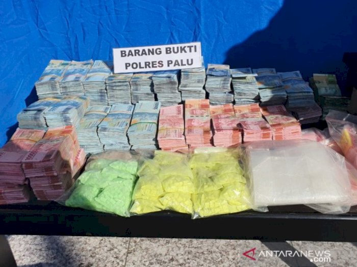 Uang Rp800 Juta dan Ribuan Pil Ekstasi Disita Polisi dari Tangan Terduga Pelaku Narkoba