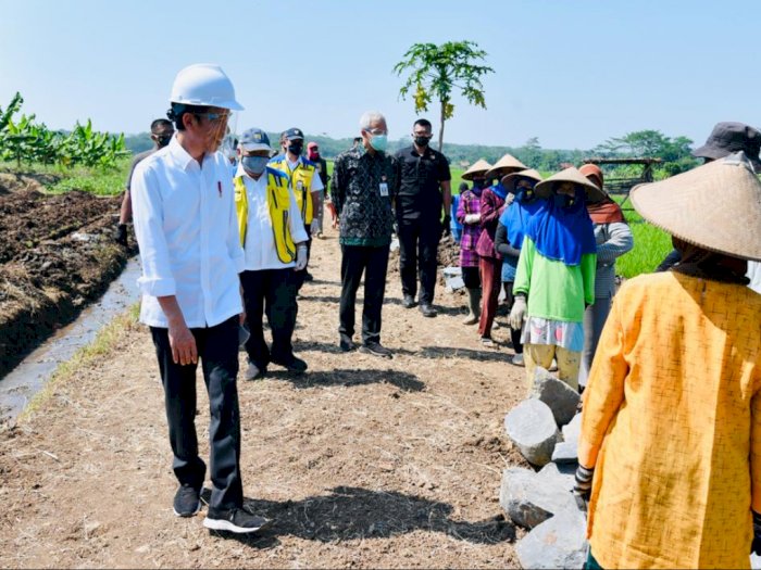 FOTO: Presiden Jokowi Tinjau Posko Covid-19 Hingga Proyek Padat Karya	
