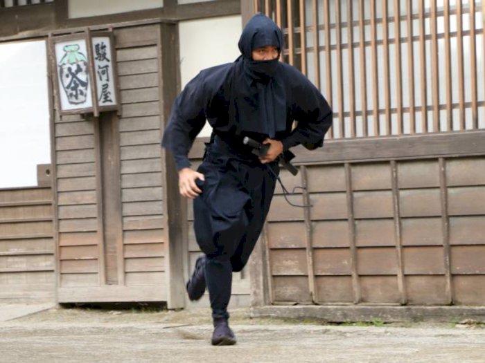 Bukan dari Film, di Kehidupan Nyata Pria Ini Perdalam Ninja Hingga Raih Gelar Magister