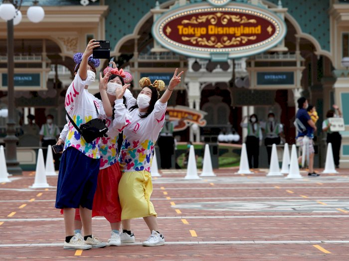 FOTO: Disneyland dan DisneySea Tokyo Resmi Dibuka Kembali