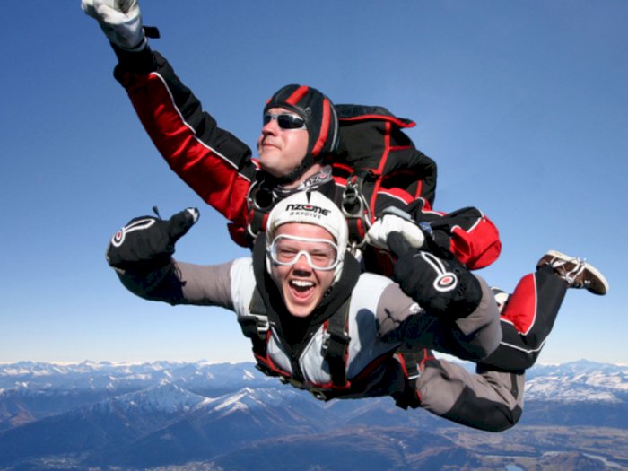 New Normal, Selandia Baru Kembali Tantang Traveler untuk Skydiving