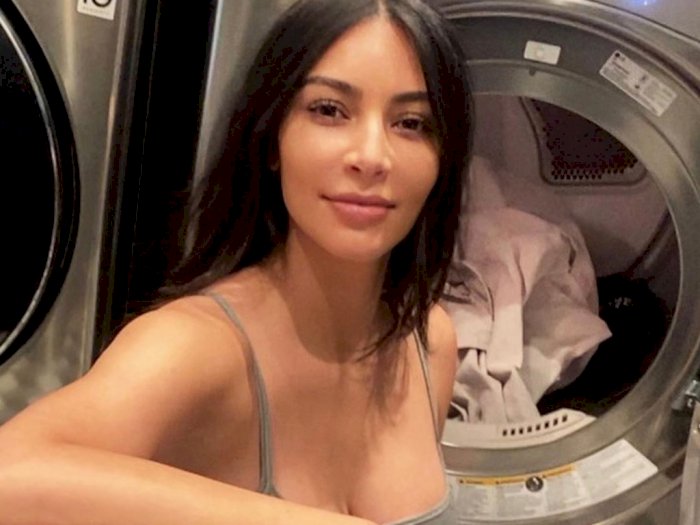 Biasa Tampil Bold, Kim Kardashian Bikin Pangling dengan Makeup Minimalis