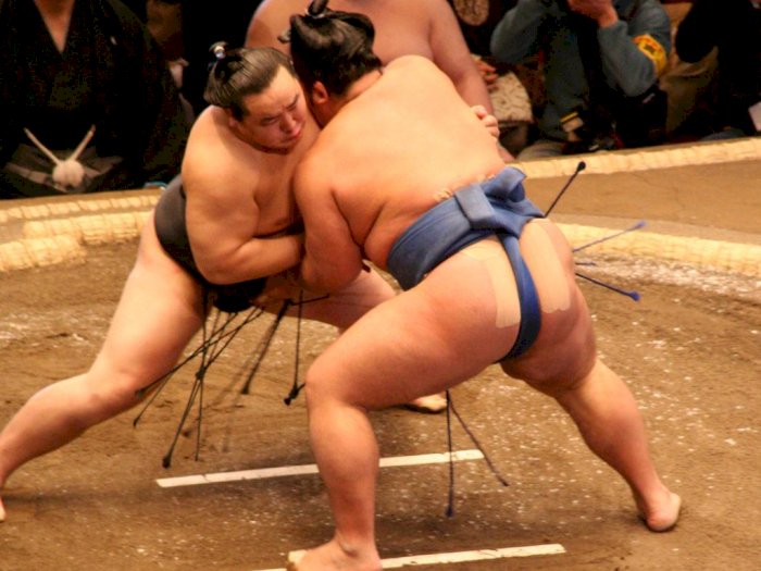 Olahraga Tradisional 'Sumo' dan Larangan Wanita Naik ke Atas Ring