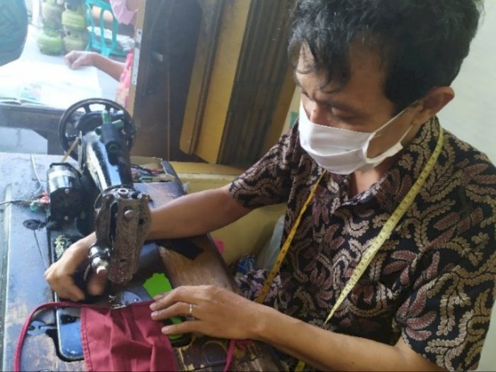 Masker Kain Jadi Penopang Pendapatan Penjahit di Tengah Pandemi