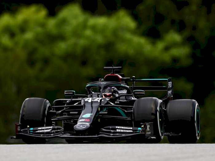 Atas Kejadian Crash di F1 Austria, Lewis Hamilton Dapat Hukuman Tambahan