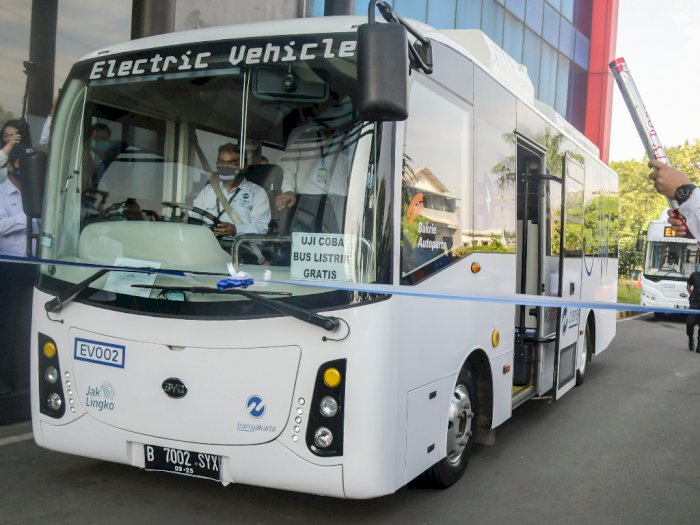 FOTO: Transjakarta Uji Coba Bus Listrik dengan Rute Balai Kota - Blok M