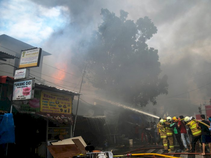 FOTO: Puluhan Ruko di Kawasan Manggarai Hangus Terbakar 