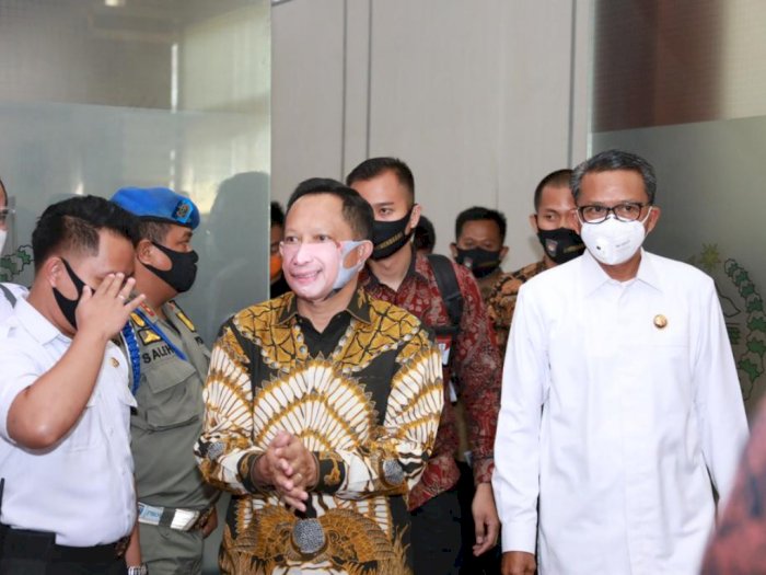 Masker Wajah Mendagri Tito Karnavian Jadi Sorotan Saat Hadiri Persiapan Pilkada Sulsel